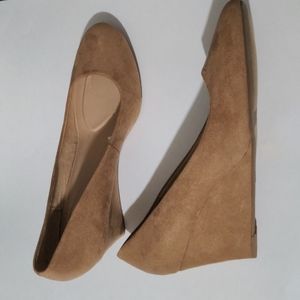 a new day Women's Faux Suede Tan Wedge Shoes. Size 11